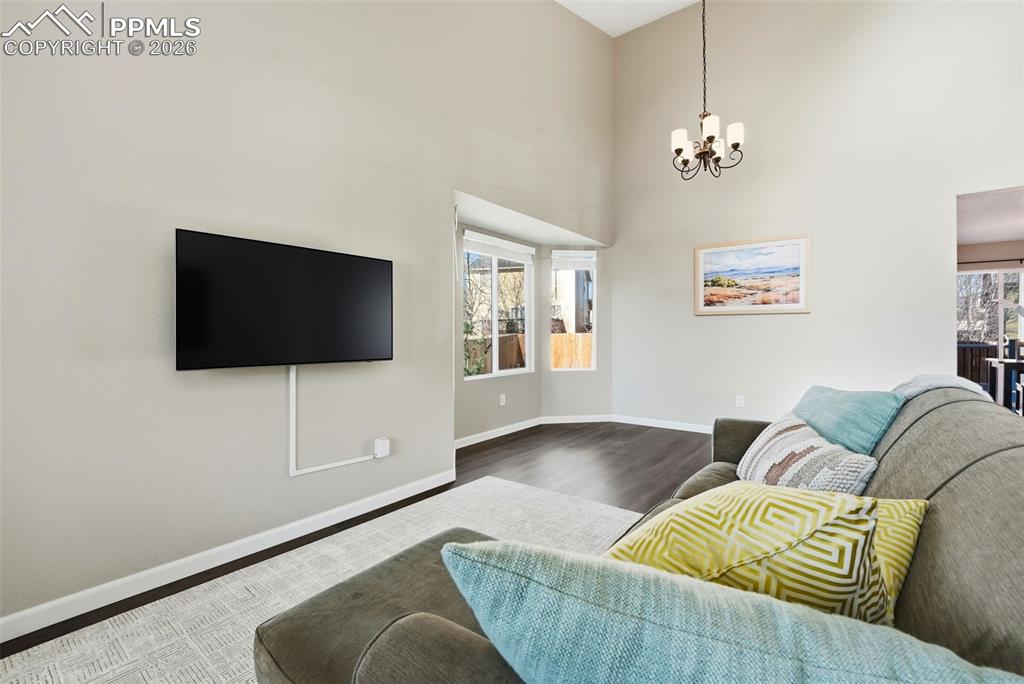 Image 6 of 50: Living Room