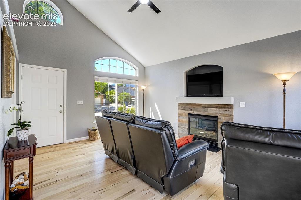 Image 11 of 50: Living Room