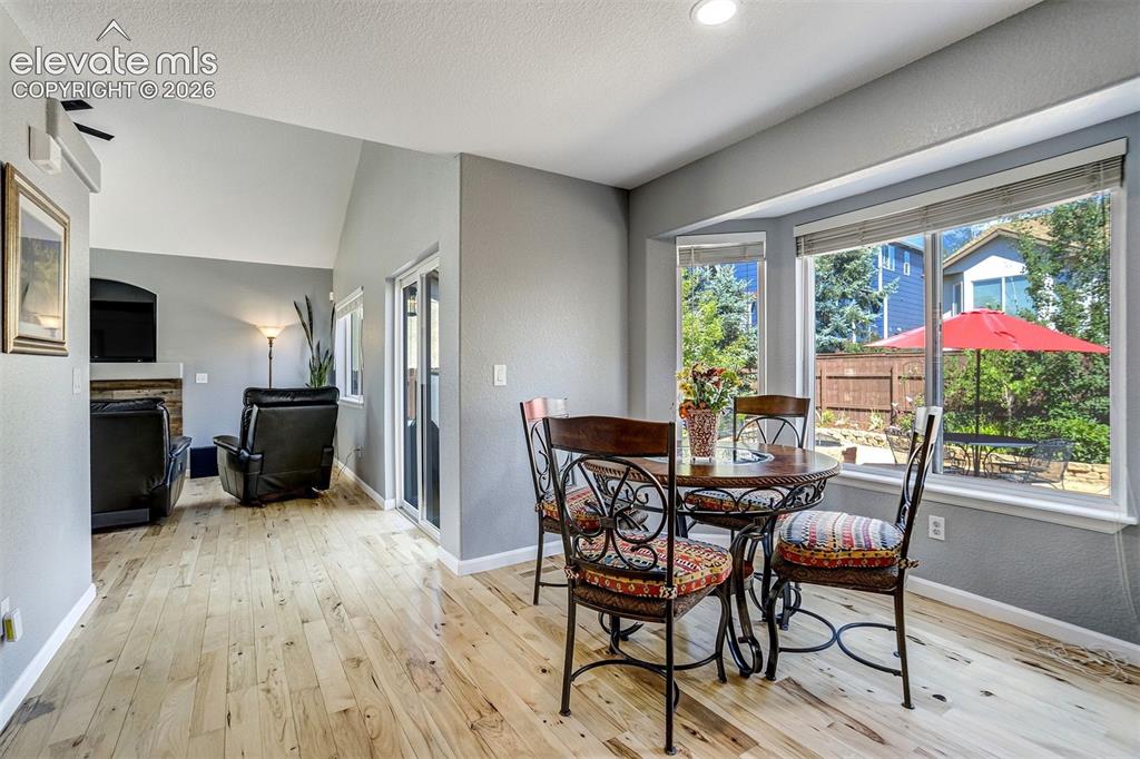 Image 15 of 50: Dining Area