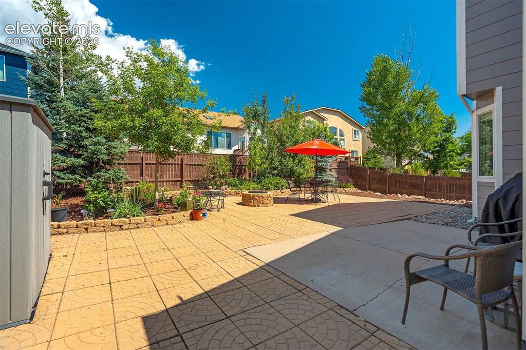 Image 8 of 50: Patio