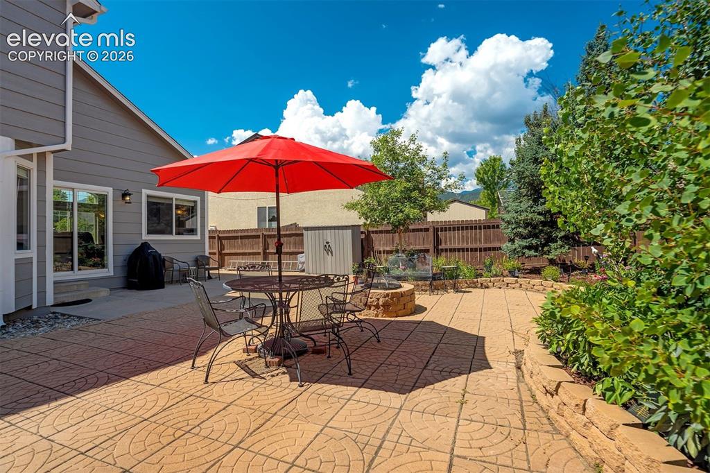 Image 9 of 50: Patio