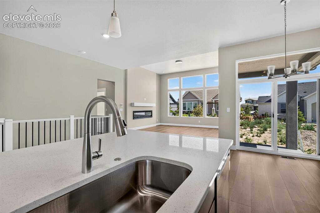Image 12 of 45: Kitchen