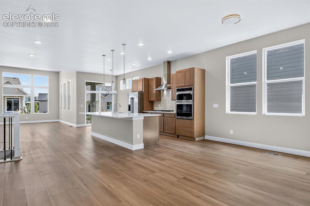 Image 15 of 45: Kitchen