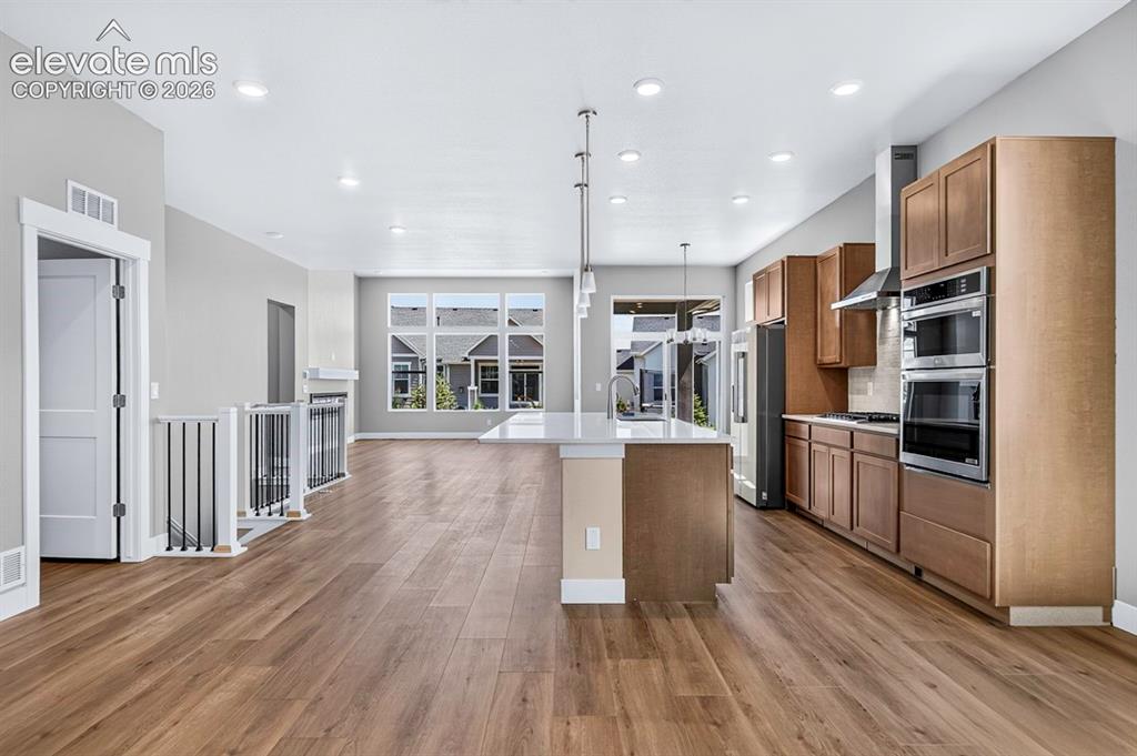 Image 18 of 45: Kitchen