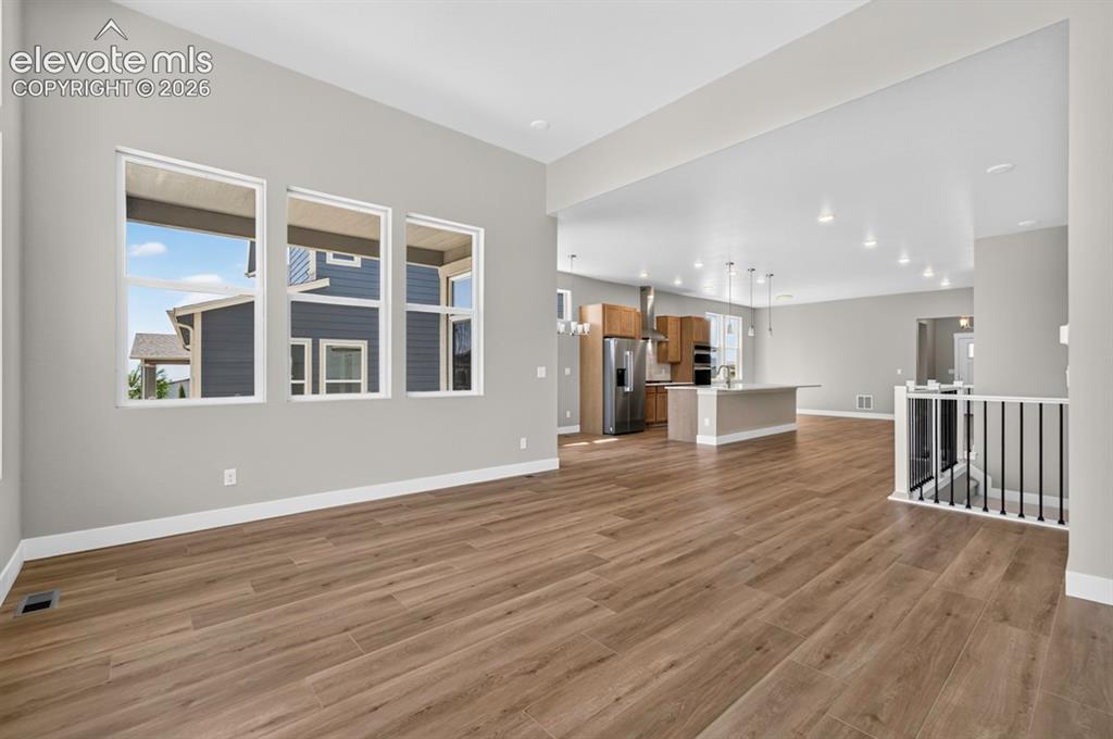 Image 19 of 45: Living Room