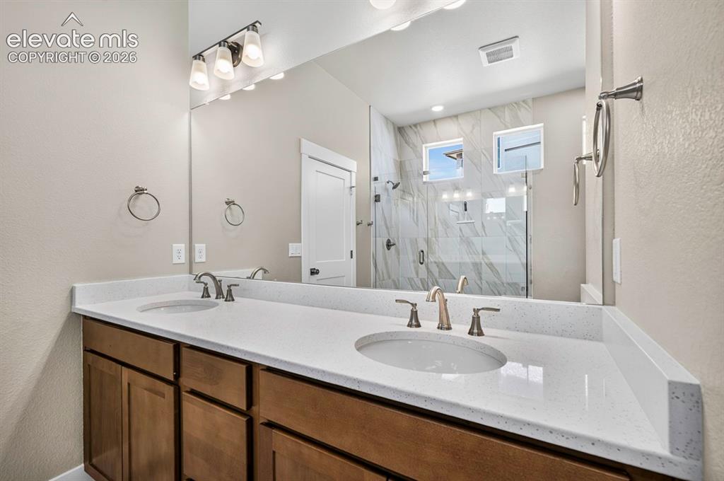 Image 41 of 45: Bathroom