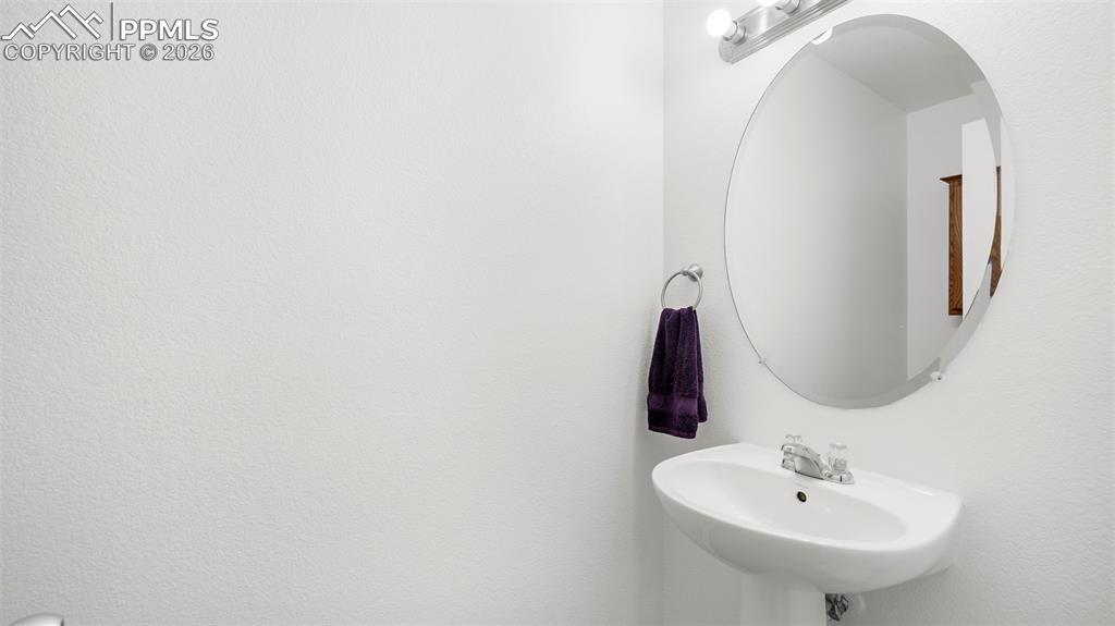 Image 14 of 30: Bathroom