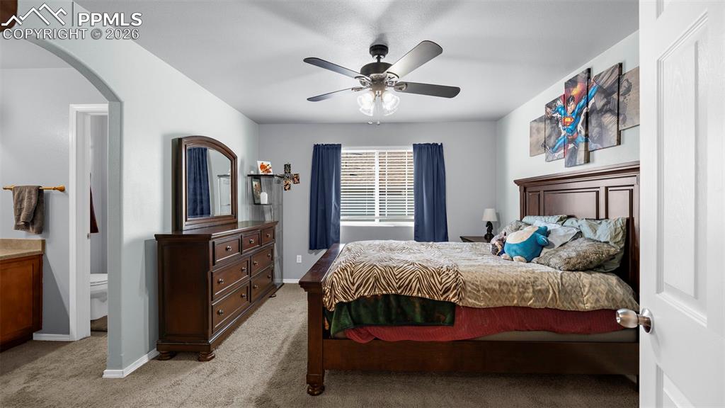 Image 16 of 30: Bedroom