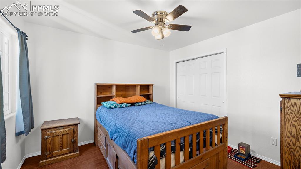 Image 19 of 30: Bedroom