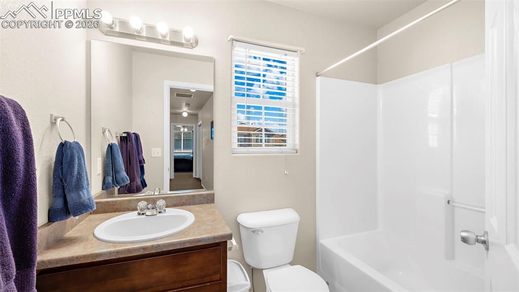 Image 20 of 30: Bathroom