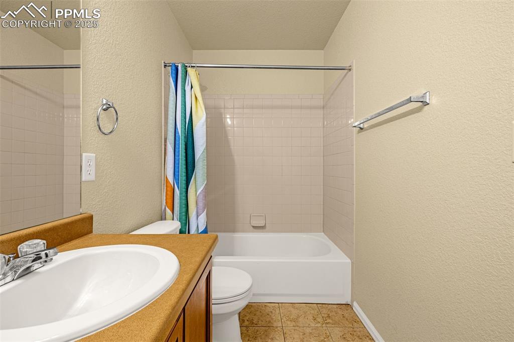 Image 29 of 42: Bathroom