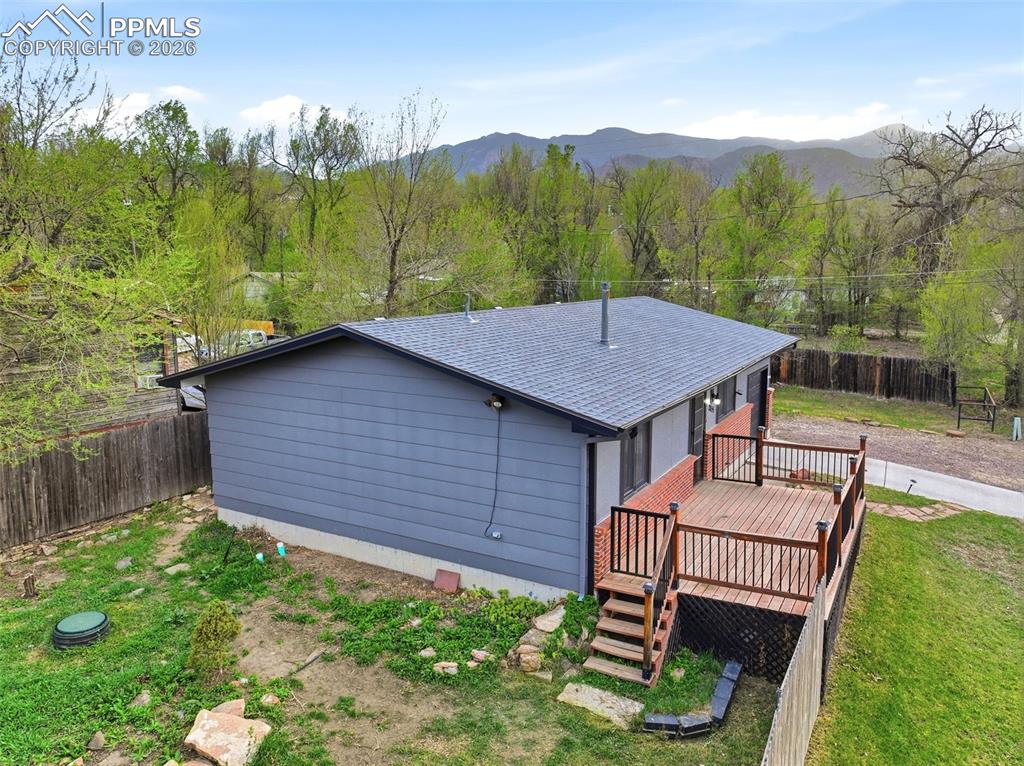 Image 24 of 24: Fenced back/side yard.