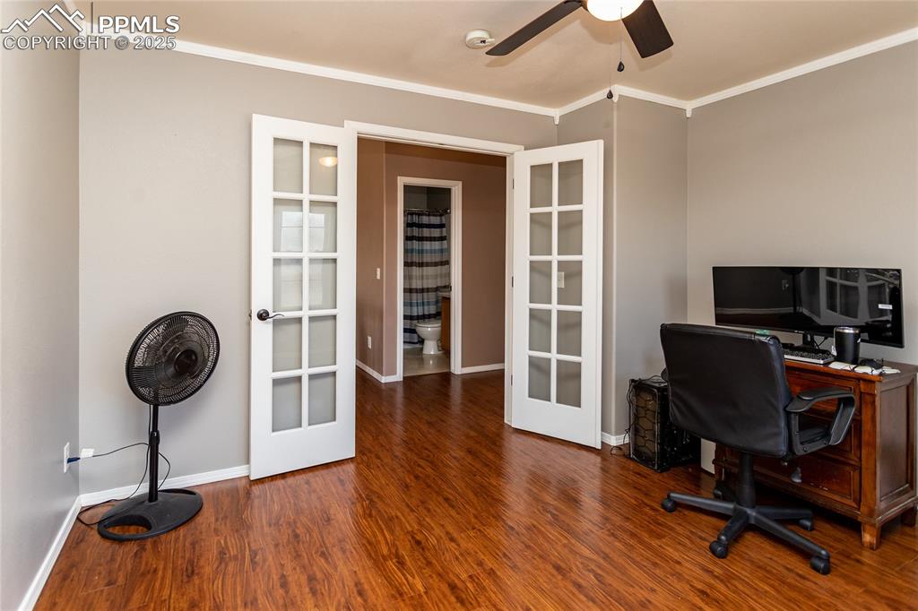 Image 22 of 49: Office