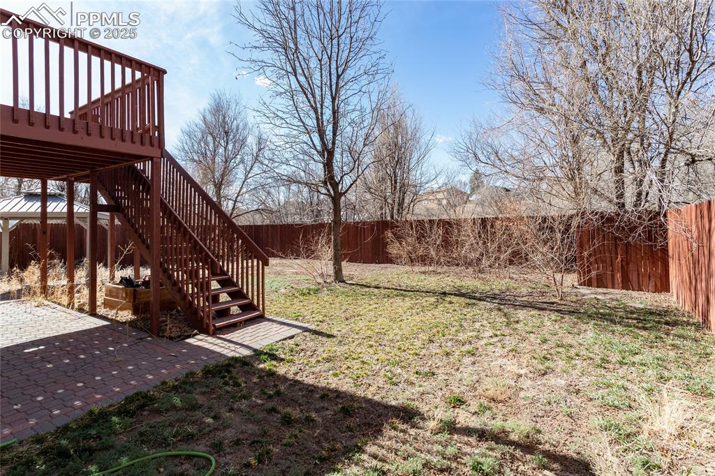 Image 47 of 49: Yard