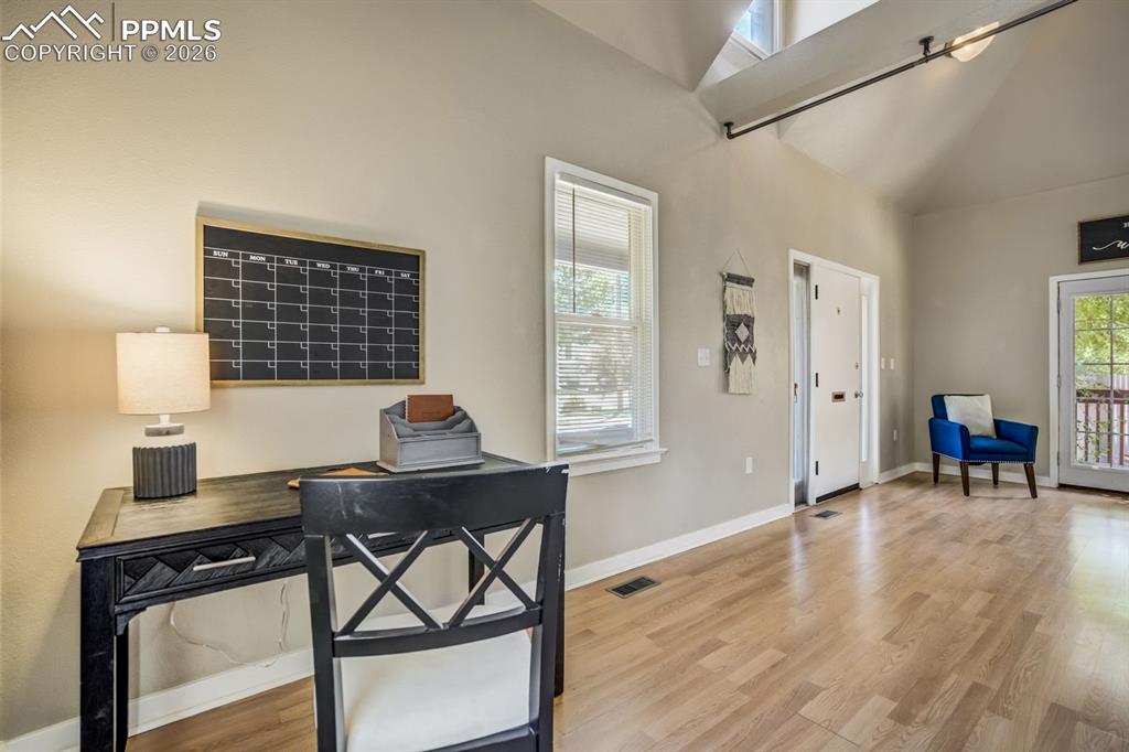 Image 19 of 50: Entry