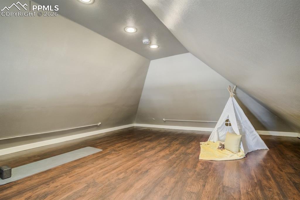 Image 24 of 50: Bonus Room