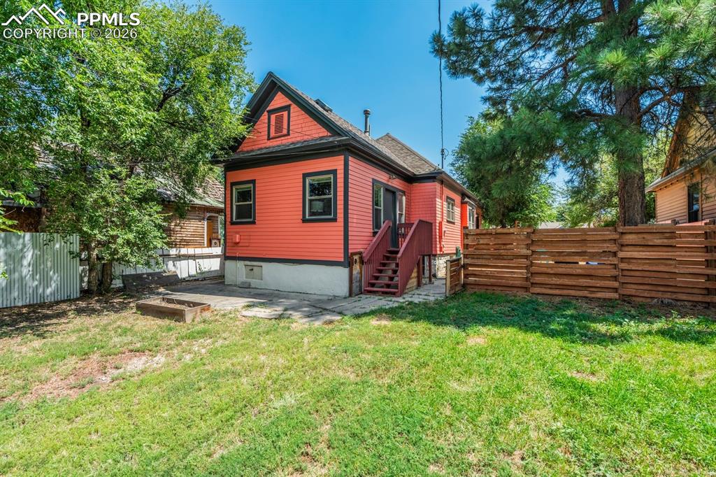 Image 31 of 50: Back of Structure