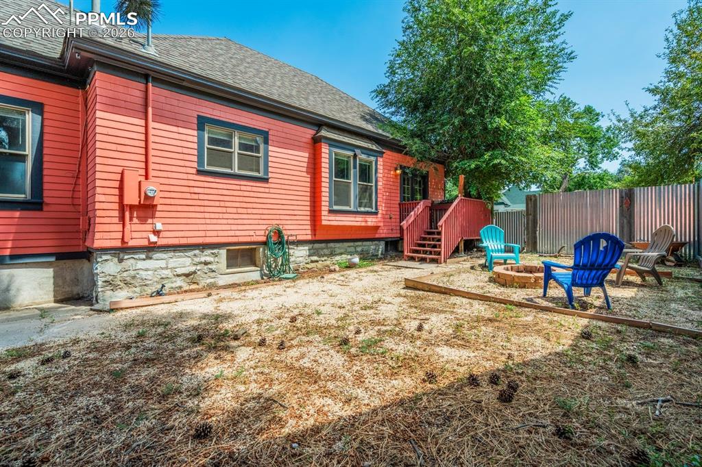 Image 34 of 50: Back of Structure