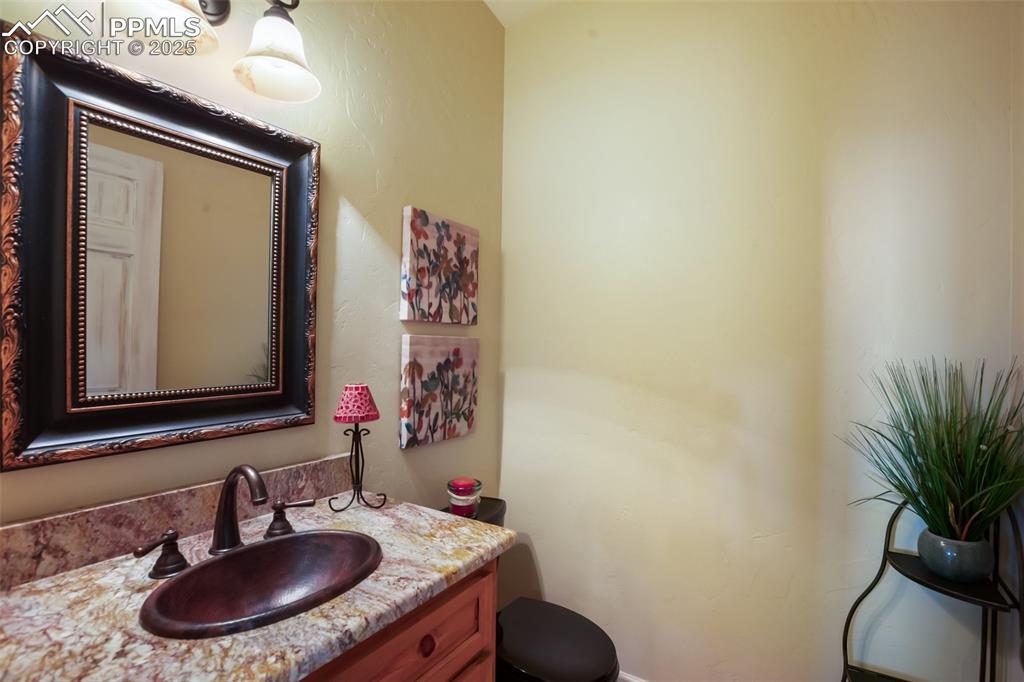 Image 12 of 50: Bathroom