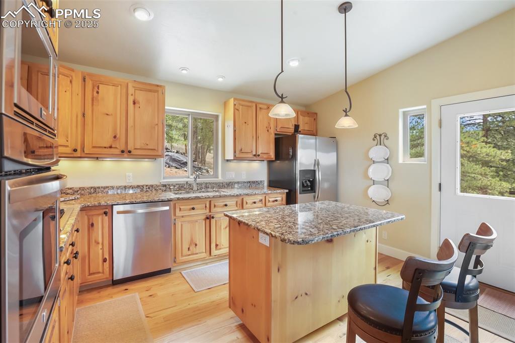 Image 8 of 50: Kitchen