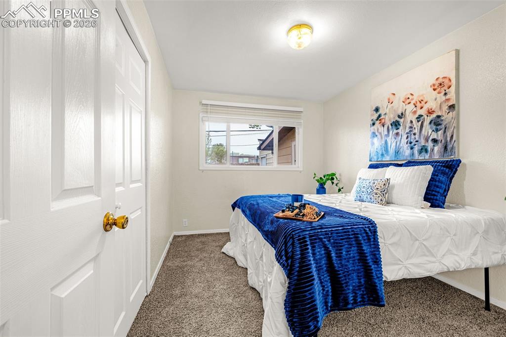 Image 10 of 27: Bedroom