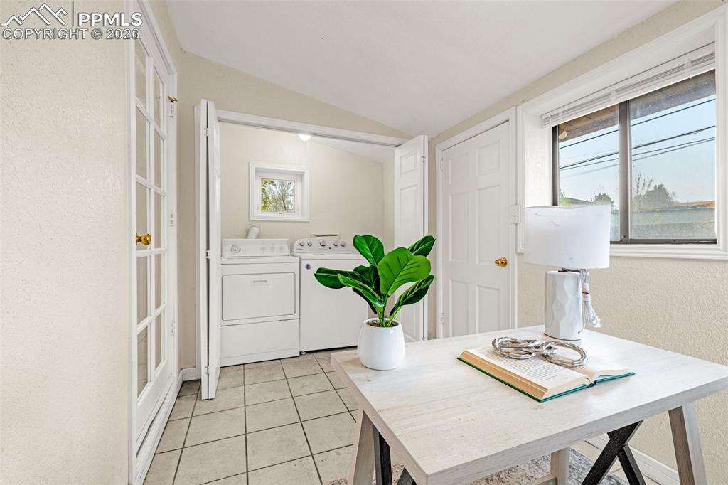 Image 14 of 27: office space