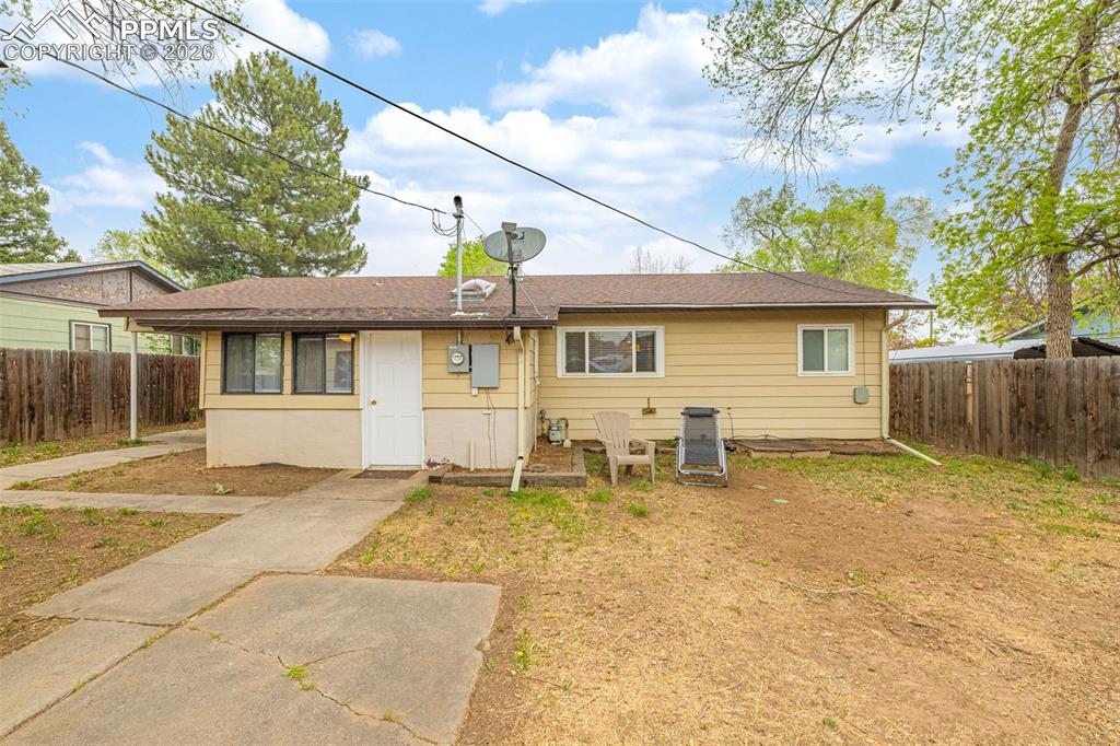 Image 18 of 27: Back of Structure