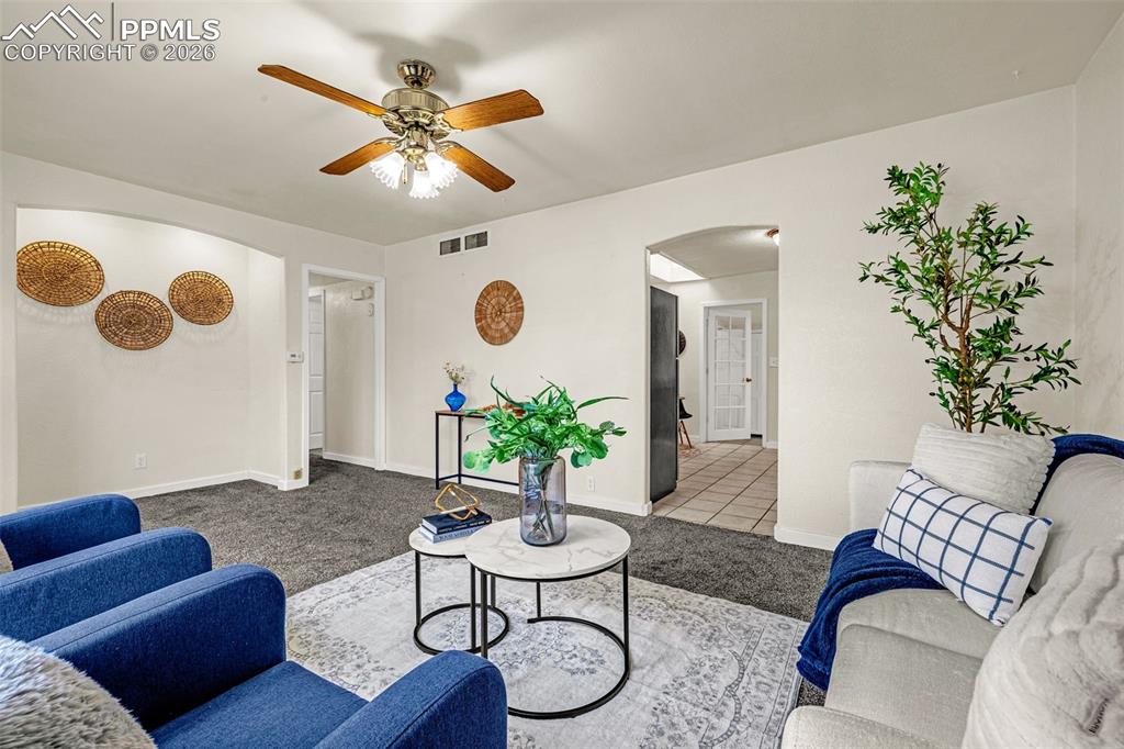 Image 5 of 27: Living Room