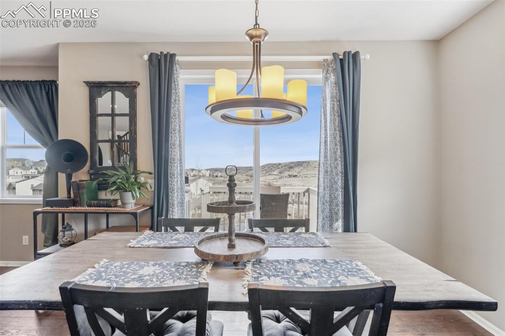 Image 13 of 50: Dining Area