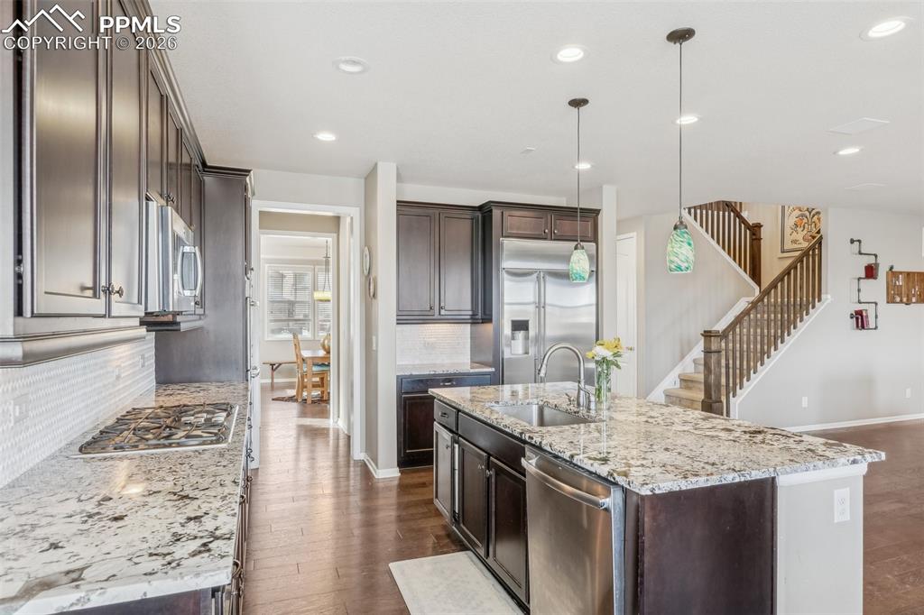 Image 17 of 50: Kitchen with Gas cooktop