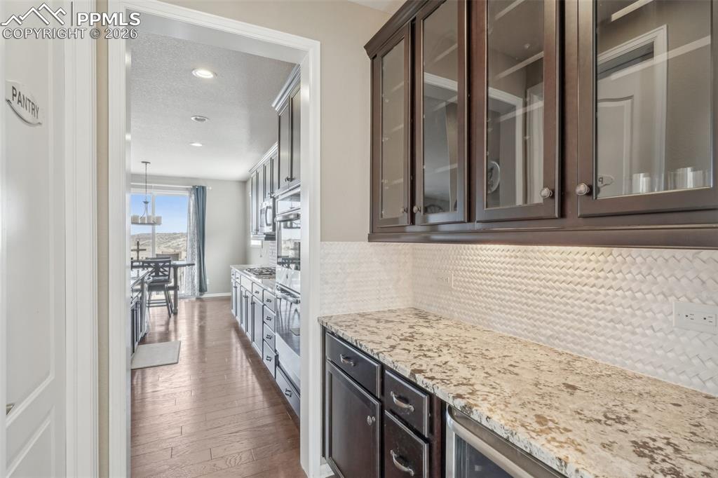 Image 18 of 50: Butler