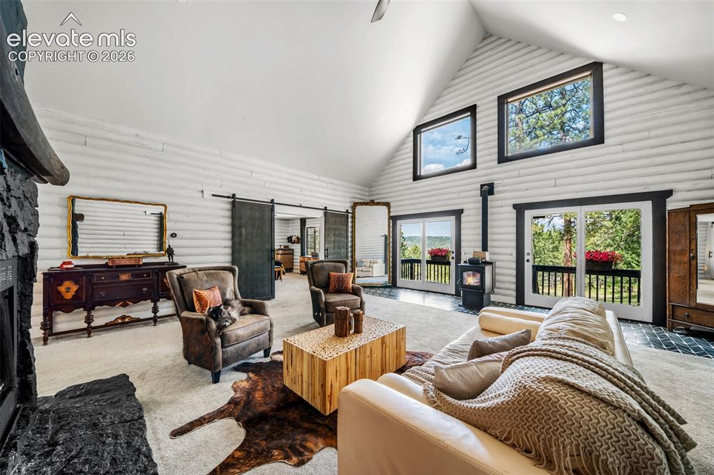 Image 8 of 50: Great Room