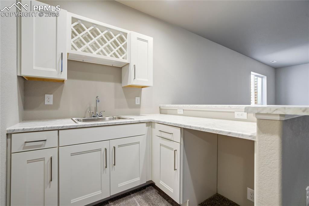 Image 25 of 42: Kitchen