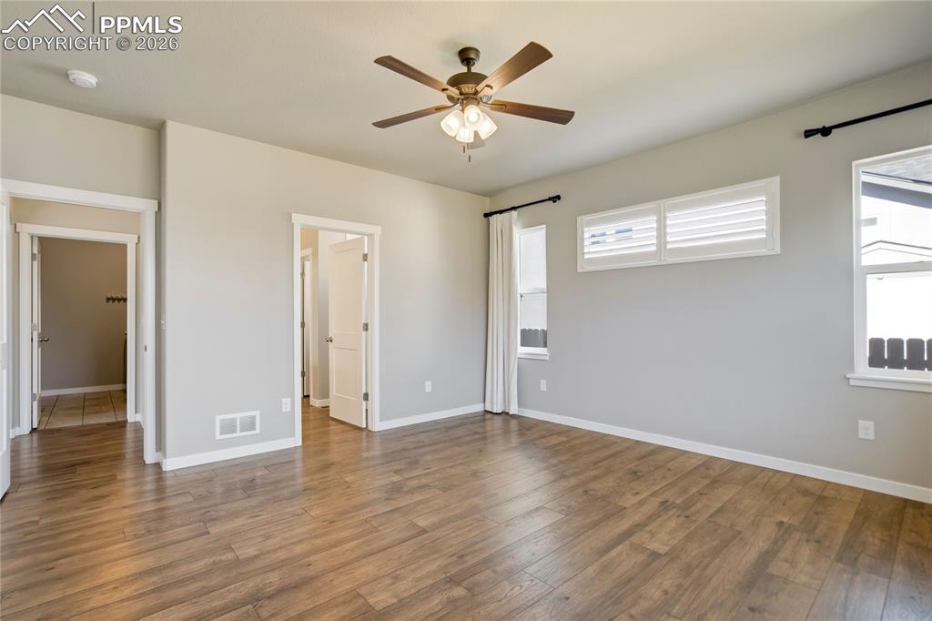 Image 36 of 42: Bedroom