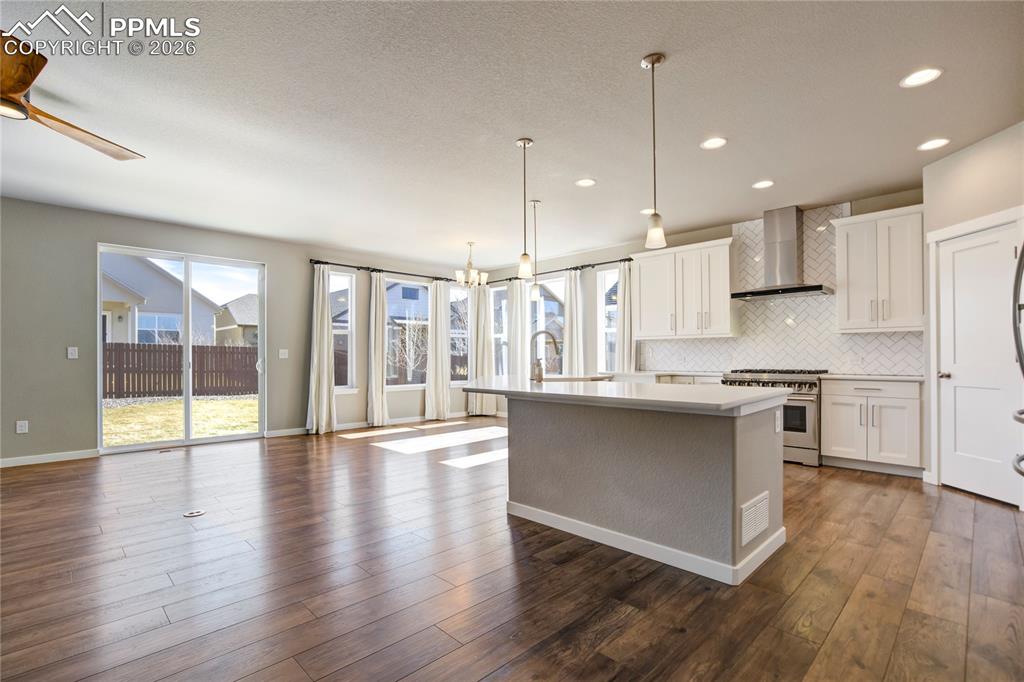 Image 5 of 42: Kitchen