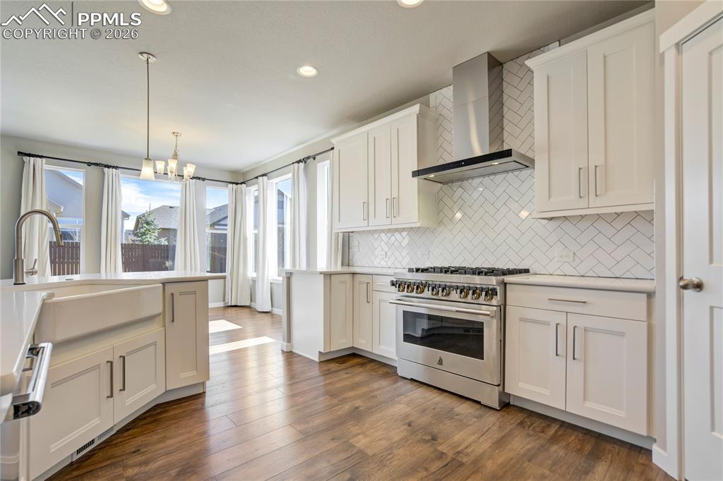 Image 6 of 42: Kitchen