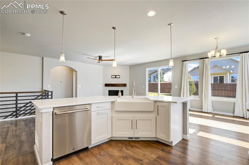 Image 7 of 42: Kitchen