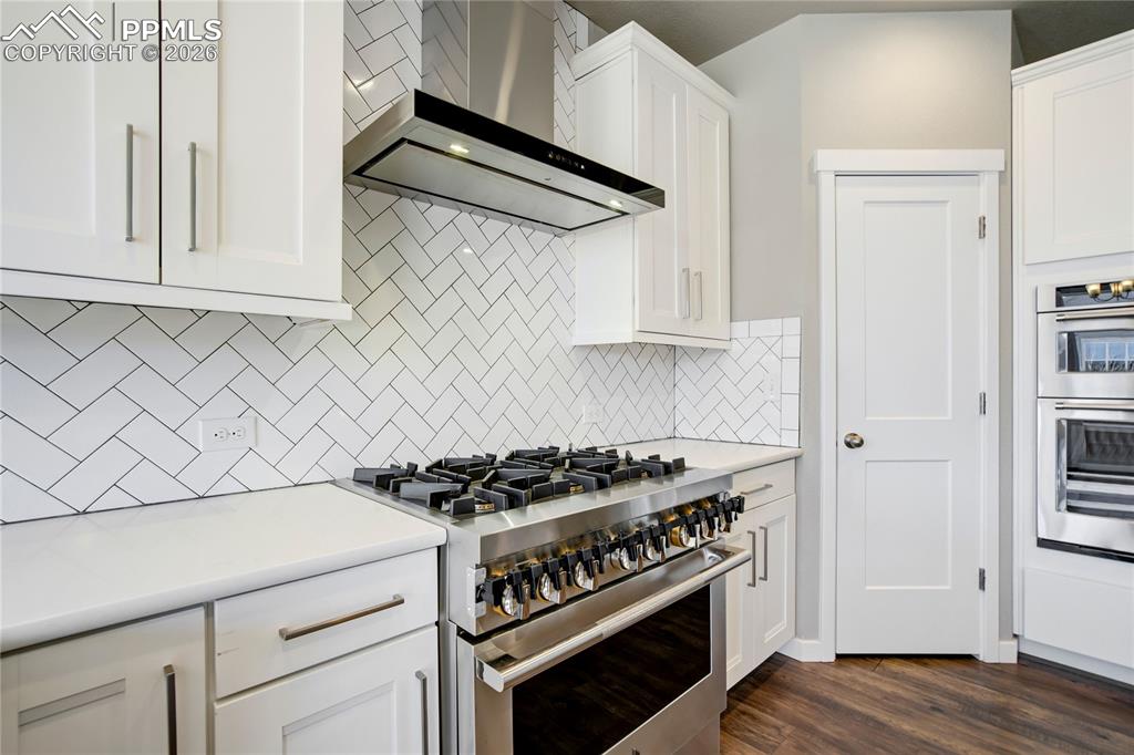 Image 8 of 42: Kitchen