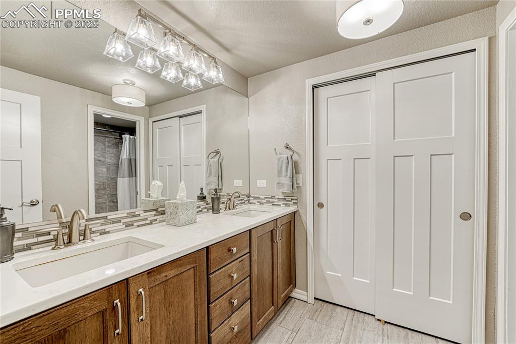 Image 36 of 48: Basement bathroom