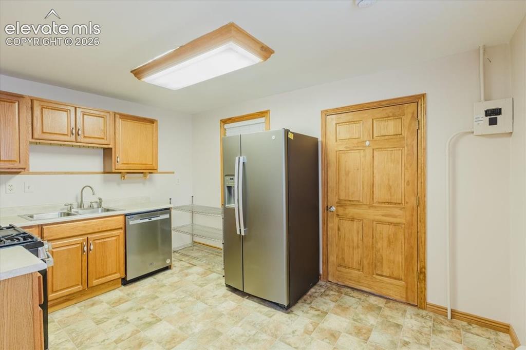 Image 15 of 35: Kitchen