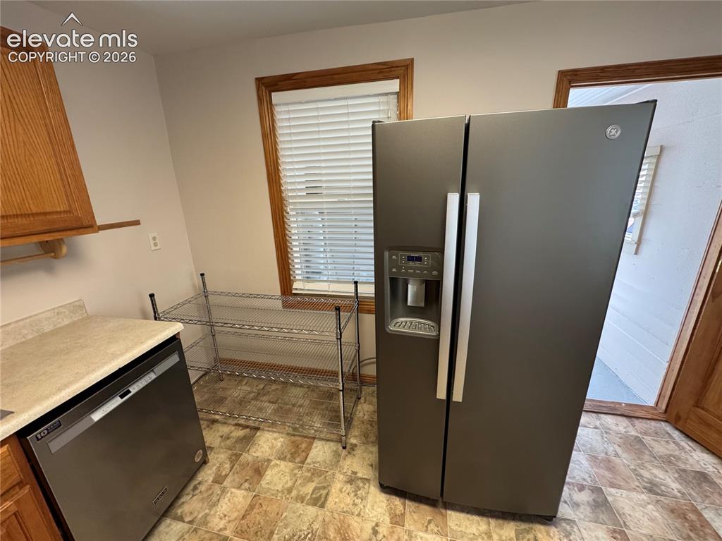 Image 19 of 35: Kitchen