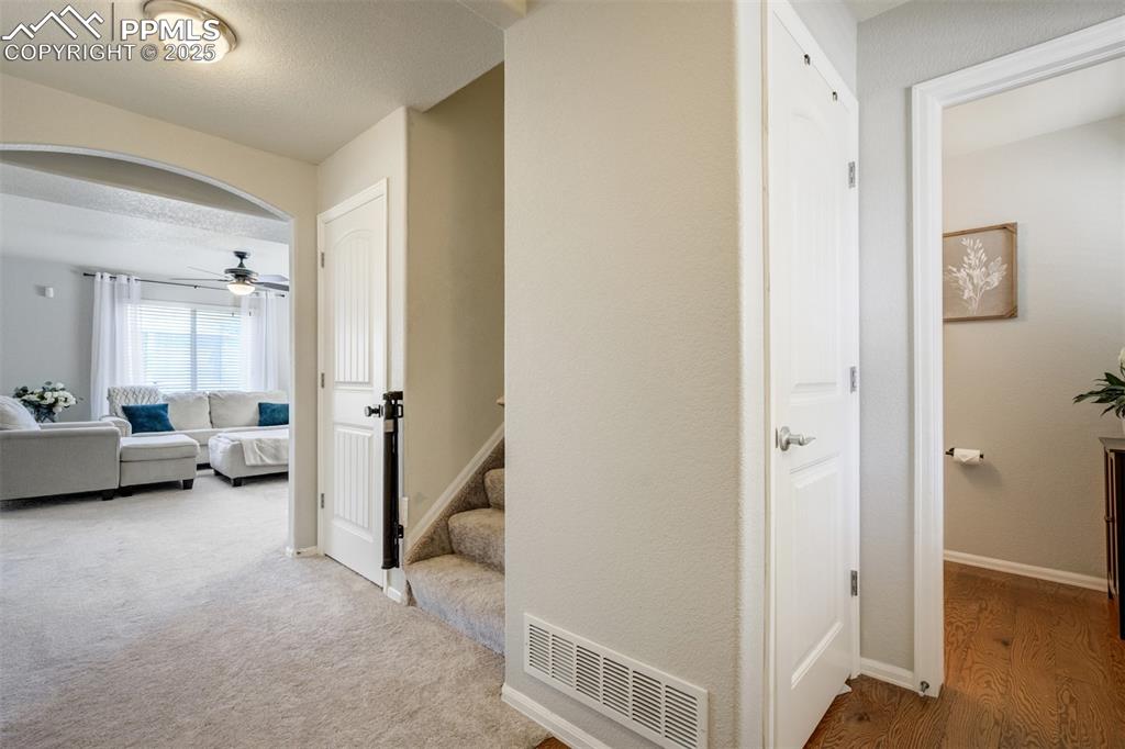 Image 10 of 28: Entryway. 