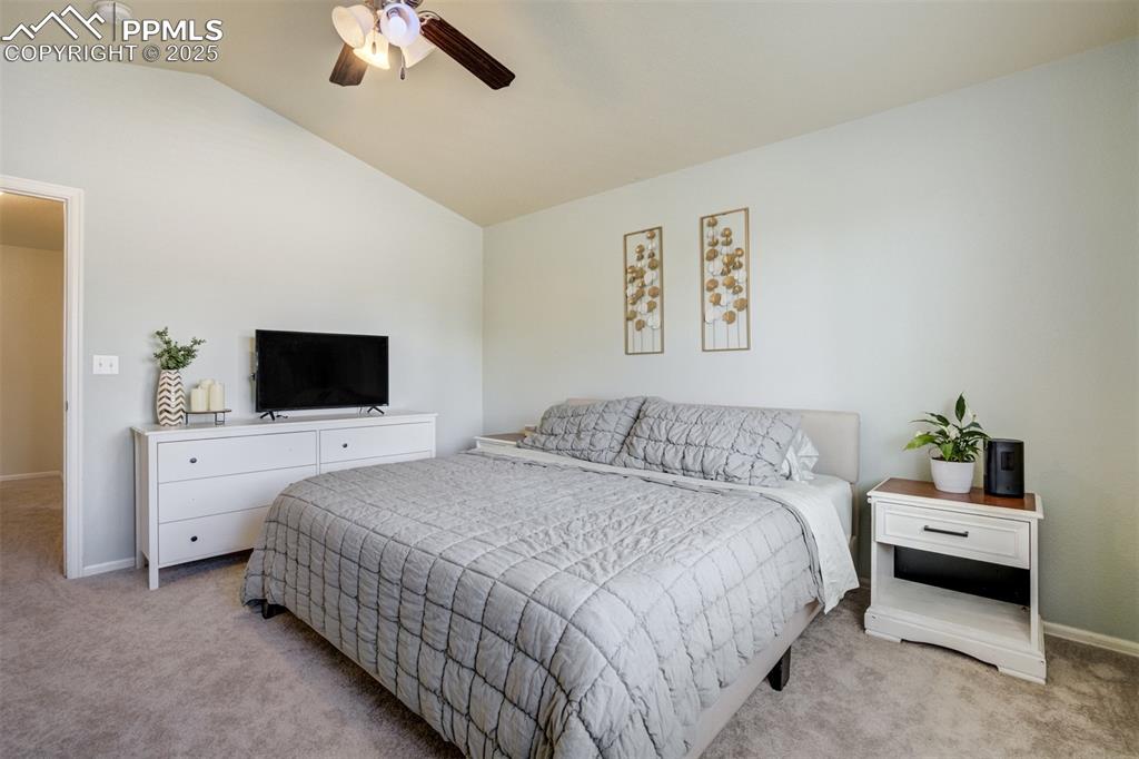 Image 15 of 28: Ceiling fan and plenty of space. 