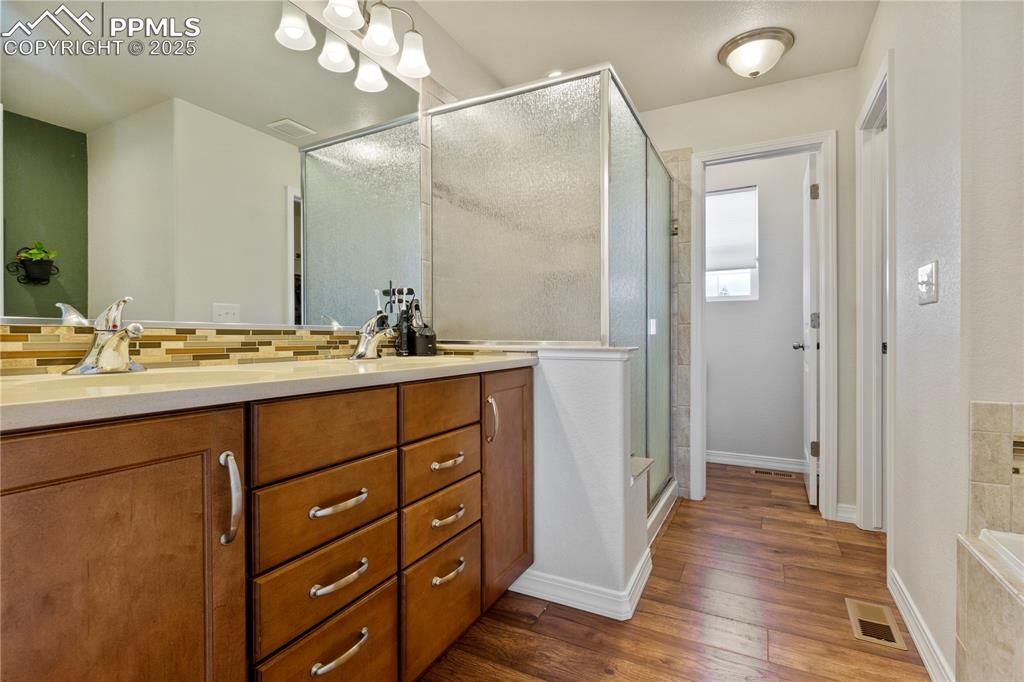 Image 17 of 38: 5 piece primary bathroom