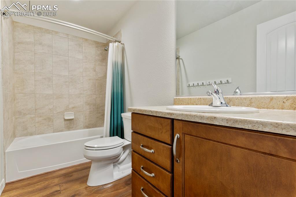 Image 21 of 38: Full bathroom upstairs