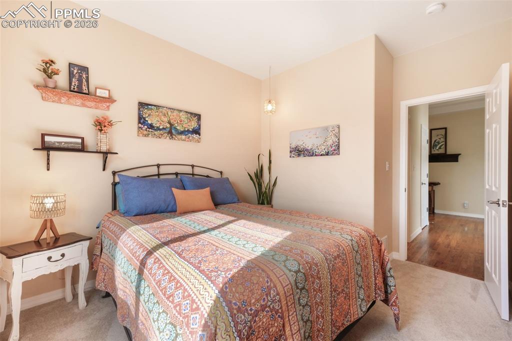 Image 10 of 50: Bedroom