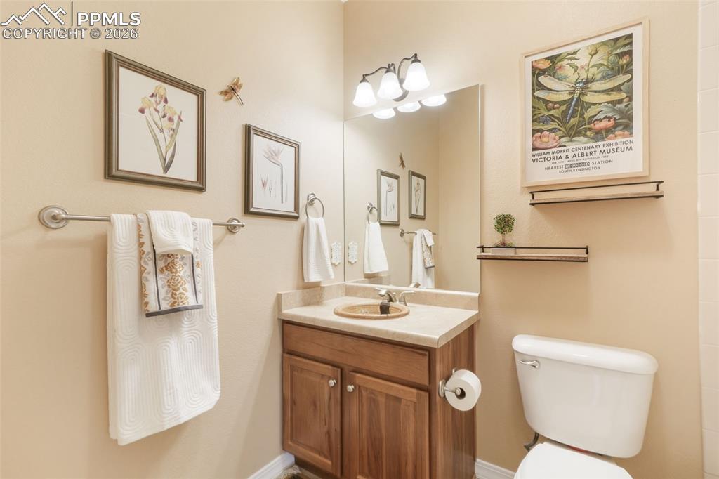 Image 12 of 50: Bathroom