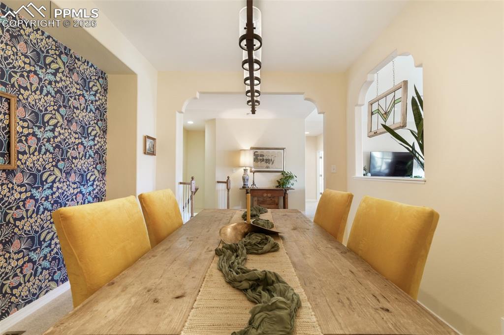 Image 15 of 50: Dining Room