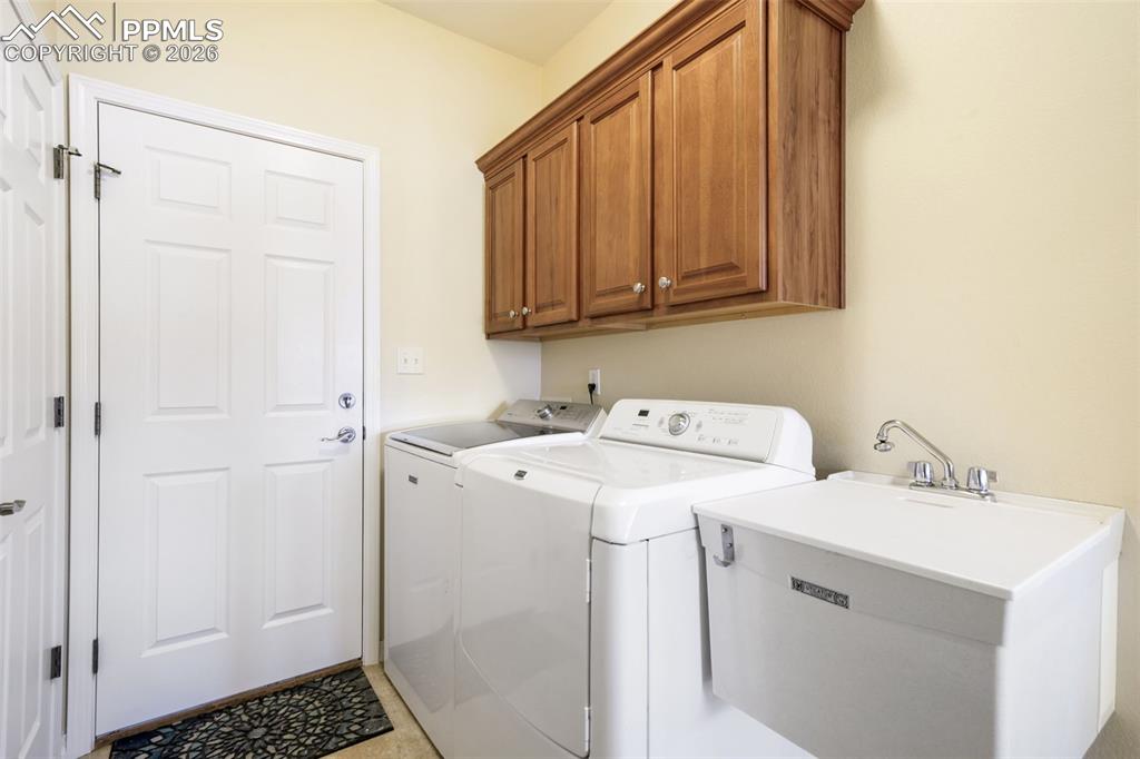 Image 23 of 50: Laundry