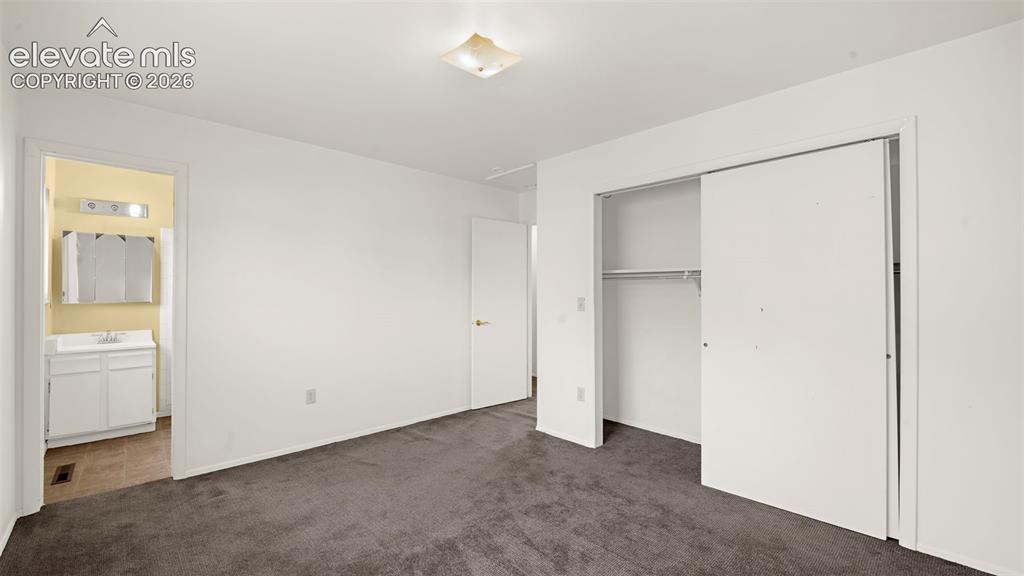 Image 15 of 30: Dining Room